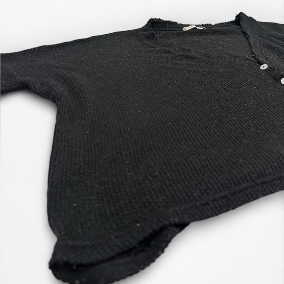 Urban Outfitters Women’s Button Long Sleeve Waffle Knit Sweater Black Small - Picture 6 of 7